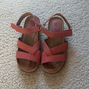 Cushioned Strappy Sandals